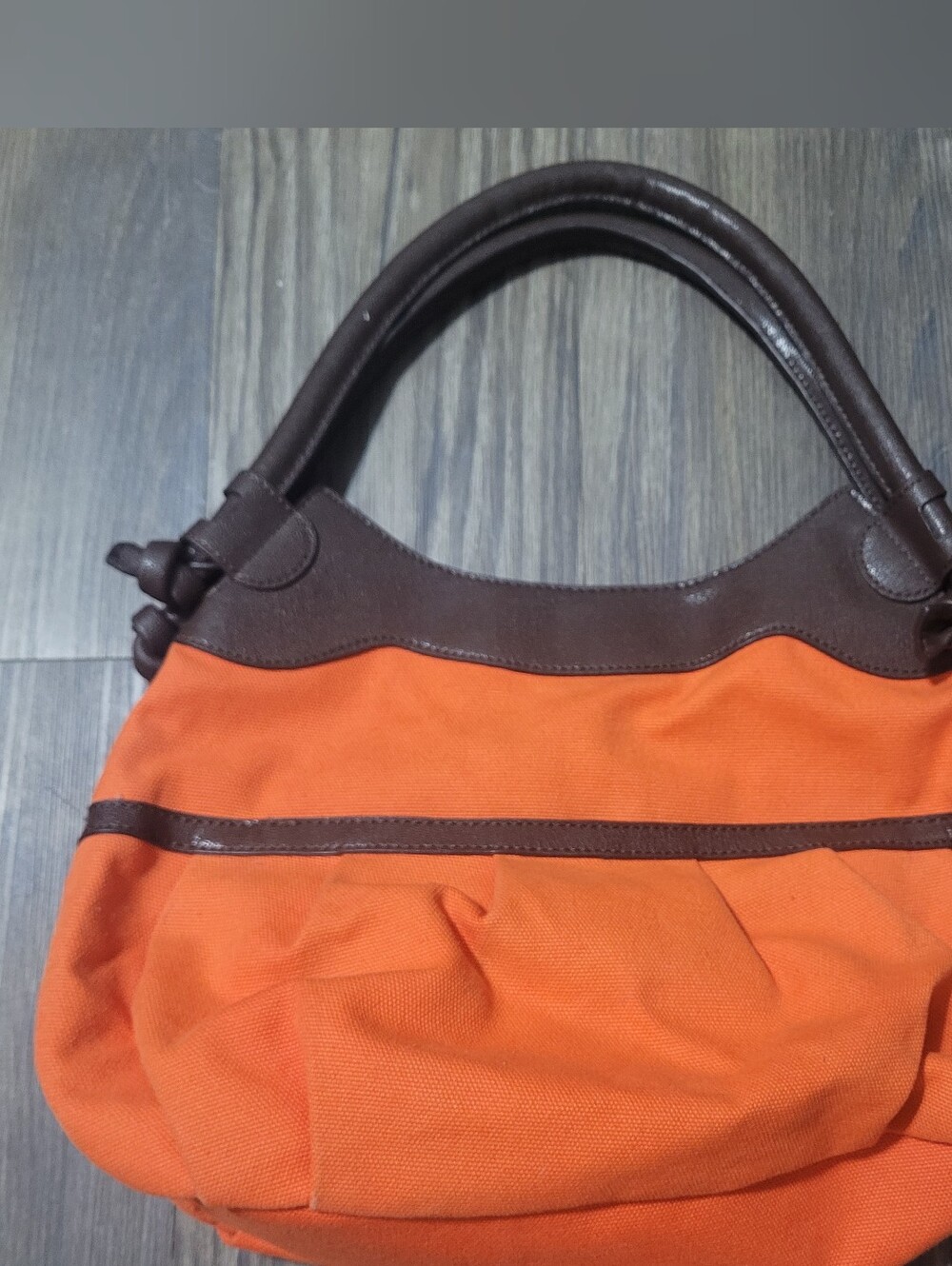 VERA WANG SIMPLY VERA ORANGE AND BROWN CANVAS HOBO HANDBAG MAGNETIC CLOSURE
